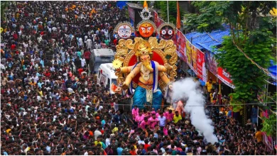 Ganesha devotees are not affected by the rain Mumbai received above average rainfall for the season