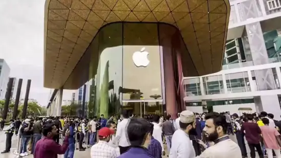 iphone 16 launch, apple store queues, mumbai delhi