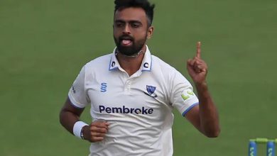 Jaydev Unadkat sends Gloucestershire top order to pavilion