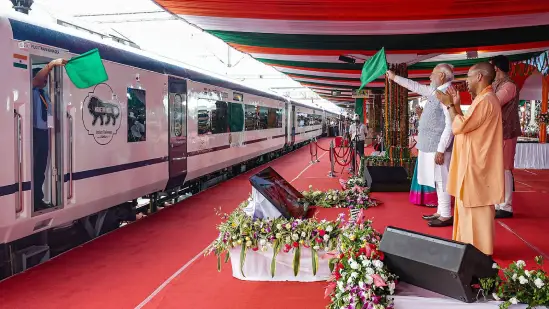 pm modi flagging off vande bharat express train