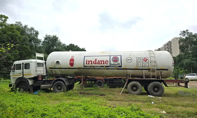 Liquor worth 52.80 lakh hidden in a gas tanker was seized in Rajkot