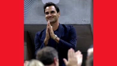 'Tennis fan' Roger Federer thanked the fans with folded hands