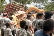 Tractor tire blast during Ganapati immersion in Surat - statue broken