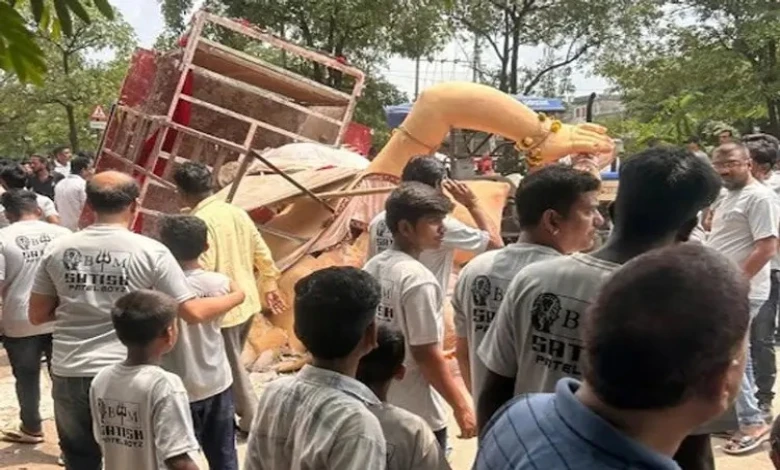 Tractor tire blast during Ganapati immersion in Surat - statue broken