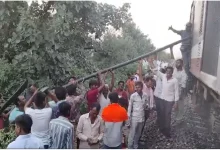 Sudden fire breaks out in running train: Local farmers rescue with field water