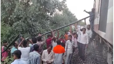 Sudden fire breaks out in running train: Local farmers rescue with field water