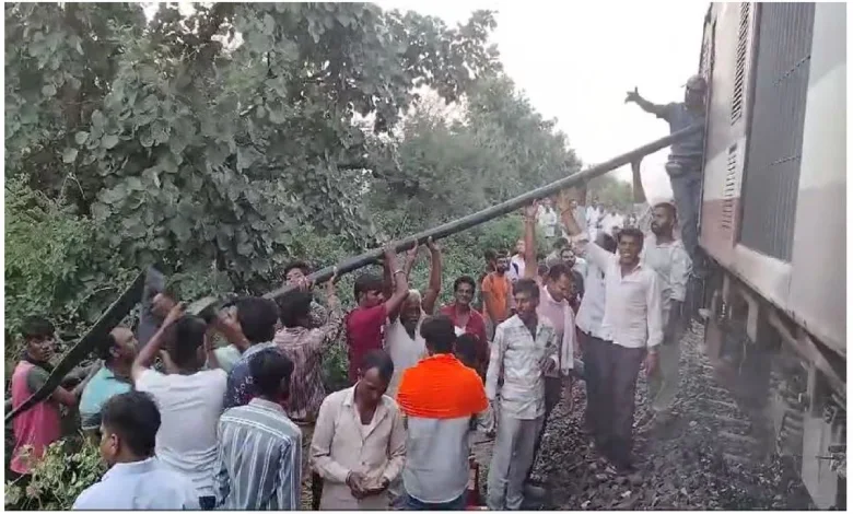 Sudden fire breaks out in running train: Local farmers rescue with field water