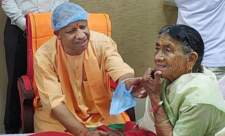 CM Yogi Adityanath's mother's health deteriorated, admitted to hospital