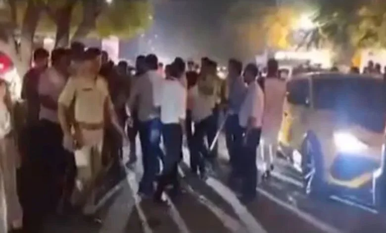 Clash between Bajrang Dal and police who came to perform Tilak at Garba in Gandhinagar