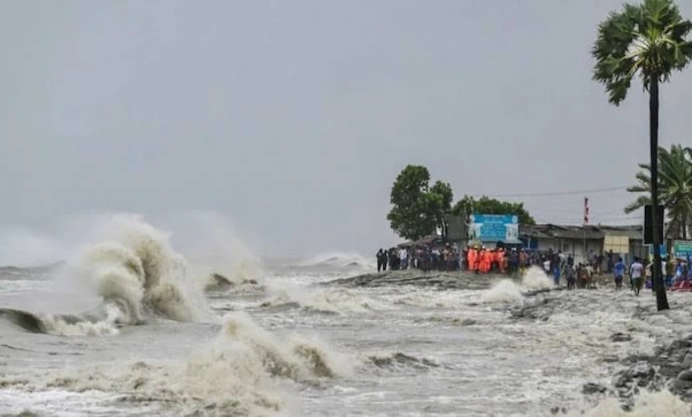 Dana cyclone in Gujarat, train cancelle