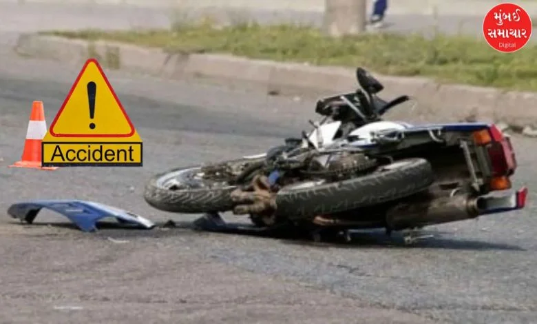 In Surat, a car   operator  deed  a motorcycle  driver, the motorcycle  operator  died connected  the spot