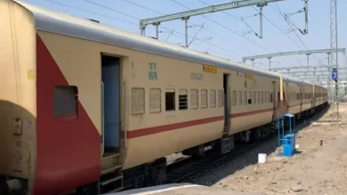 Intercity train running between Bhuj-Gandhinagar stopped: Many travelers were stranded