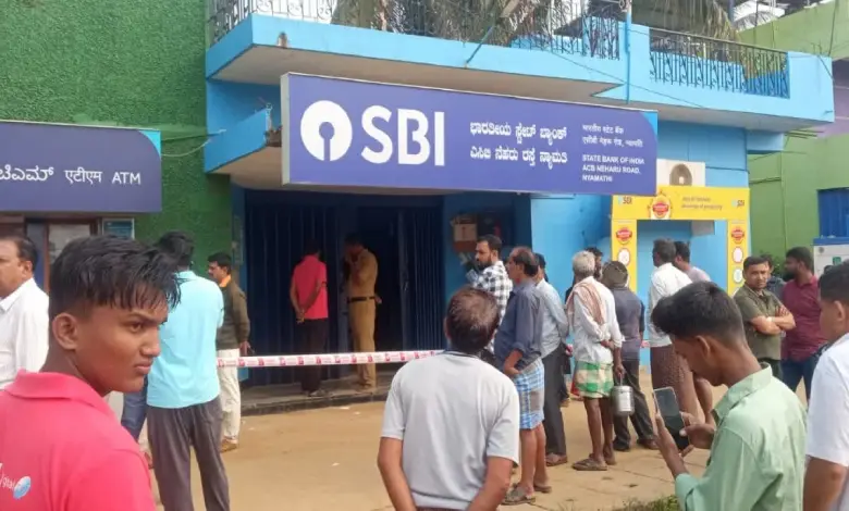 Smugglers stole 12.95 crores' worth of gold ornaments from SBI Bank