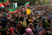 Pakistan Imran Khan's supporters surround parliament