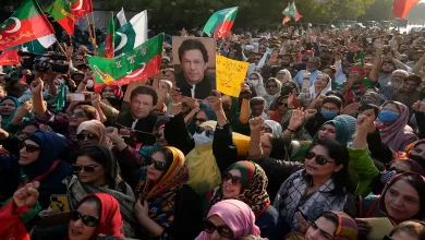 Pakistan Imran Khan's supporters surround parliament