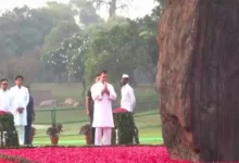 Rahul Gandhi paid tribute to Indira Gandhi at Shakti Sthal