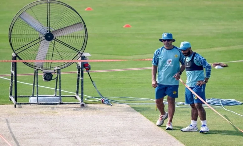 Pakistan uses industrial fans and heaters to dry out pitch