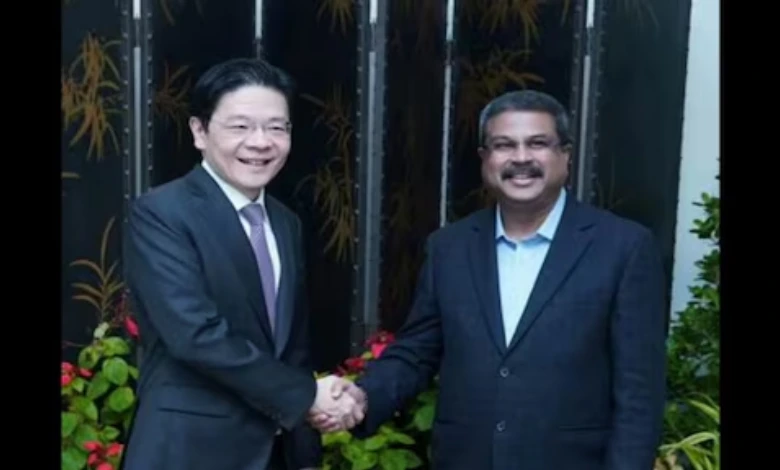 Singapore PM visits India: Requests to enhance bilateral relations by meeting Education Minister