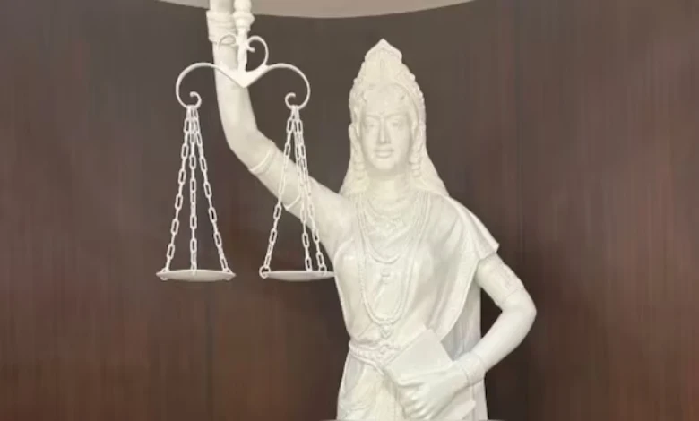 Controversy implicit    Statue of Justice Devi successful  ​​Supreme Court