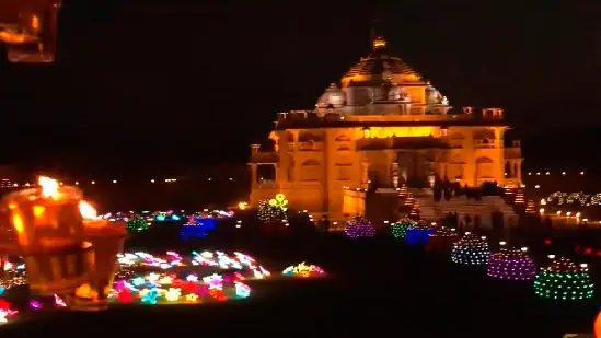 Akshardham: Gandhinagar's Akshardham temple lit up with 10 thousand lamps, watch video