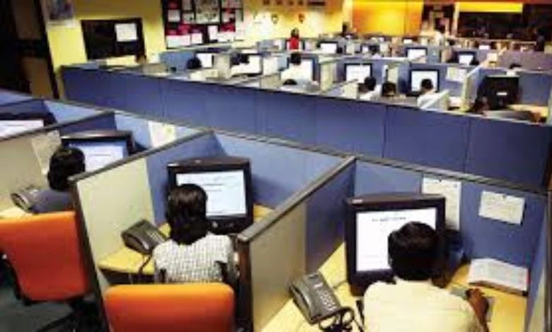 Three bogus call centers busted in Jogeshwari-Goregam: 36 arrested under the pretext of selling prohibited drugs They cheated foreign nationals