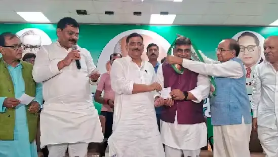 pranav kumar pandey with jdu leaders during rank  ceremony