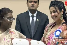 Manasi Parekh Breaks Down While Recieving National