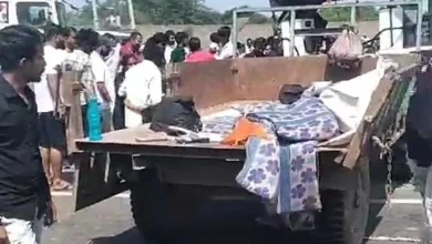 6 died in two accidents while returning from mother's grave