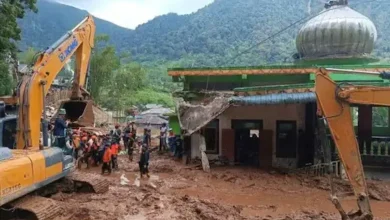 16 people killed in landslides