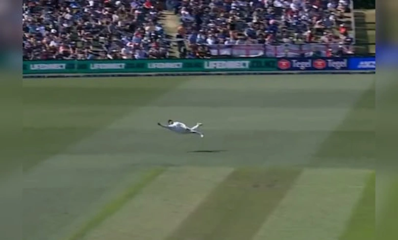 Glenn Phillips grabs stunning catch against England during 1st test match