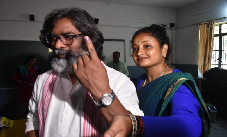 CM Hemant Soren casts his vote for Jharkhand Assembly election