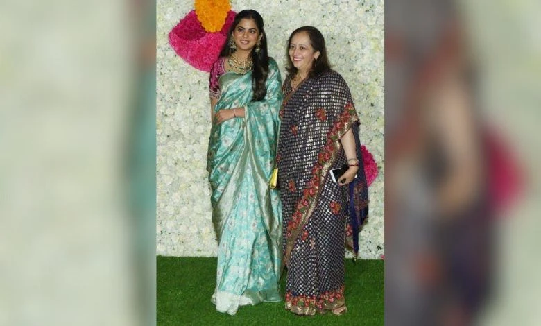 Isha ambani praised her parent  successful  law