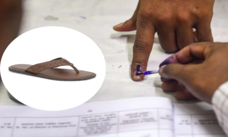 Independent candidate from Paranda seats election symbol is shoe