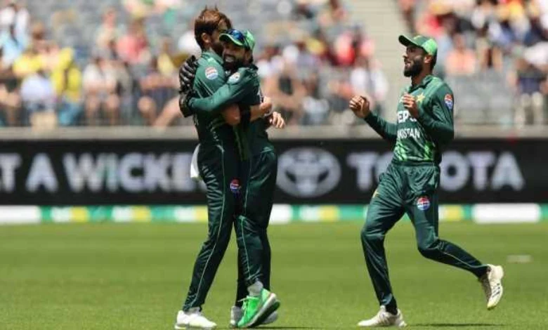 Pak beat Aus by 2-1 in 3 match odi series after 22 years