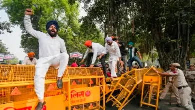 Sikhs protest in Delhi against attack on temple in Canada