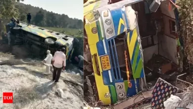 Overturned bus involved in a picnic accident in Nagpur