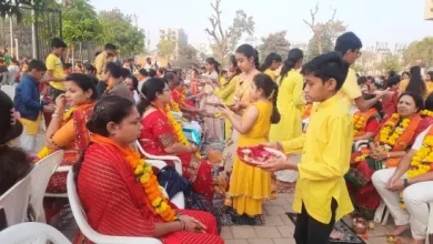 Students worshipped their parents in Bhavnagar