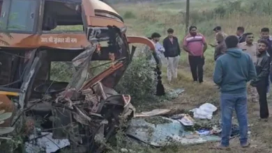 Passenger bus accident near Surat, 15 injured