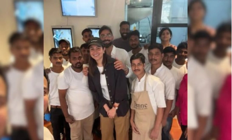 Virat kohli Anushka Sharma spotted at benne café bandra Mumbai