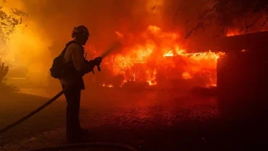 Fires in Southern California: 132 buildings damaged, 10,000 people evacuated