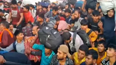 Passengers going home on Chhath in Surat formed a one and a half kilometer long line outside the railway station, the crowd was overwhelming, watch Video...