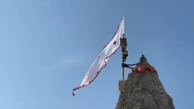 Dwarkadhish Temple climbs a 52 gaj dhvaja