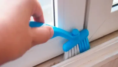 How to clean sliding window tracks