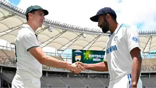 india wins toss selects batting against Australia