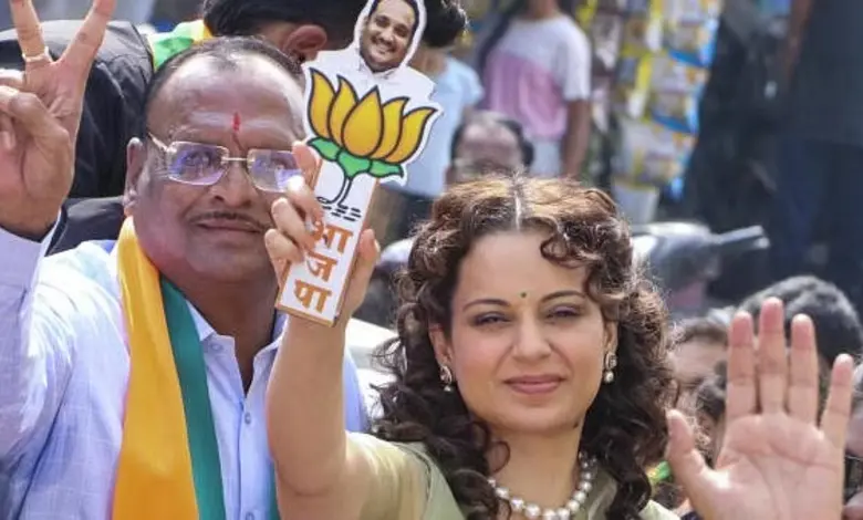  Actress Kangana campaigned successful  Nagpur, took portion  successful  roadshow