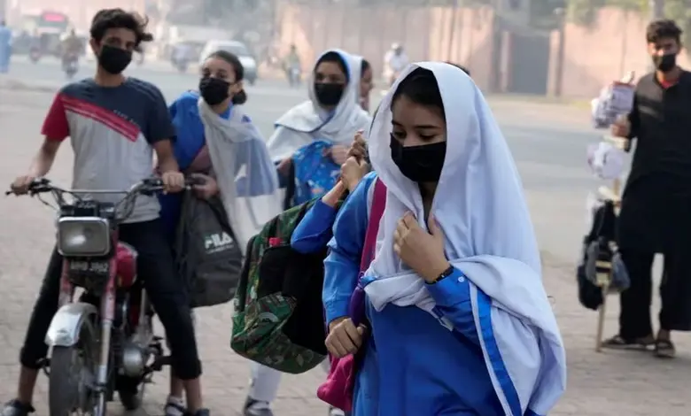 Poor air quality in Lahore: Primary schools to remain closed for weeks