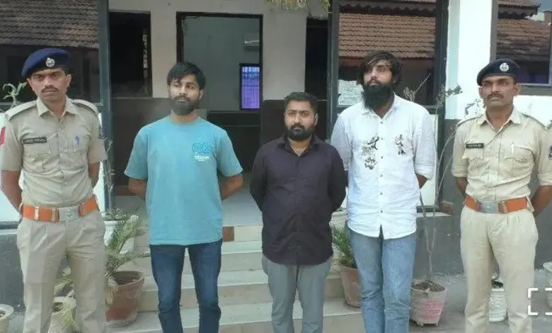 Three arrested for snatching lakhs of cash, mobile and bullets from a young man in Morbi