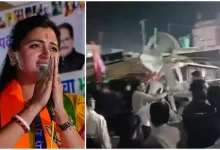 Navneet Rana facing chaos at Khallar village during Maharashtra election rally.