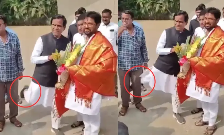 Rao Saheb Danve kicks worker out of photo frame or something, video goes viral