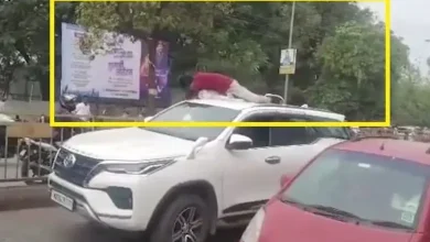 A young man climbed on a Fortuner and beat up a doctor for honking his horn